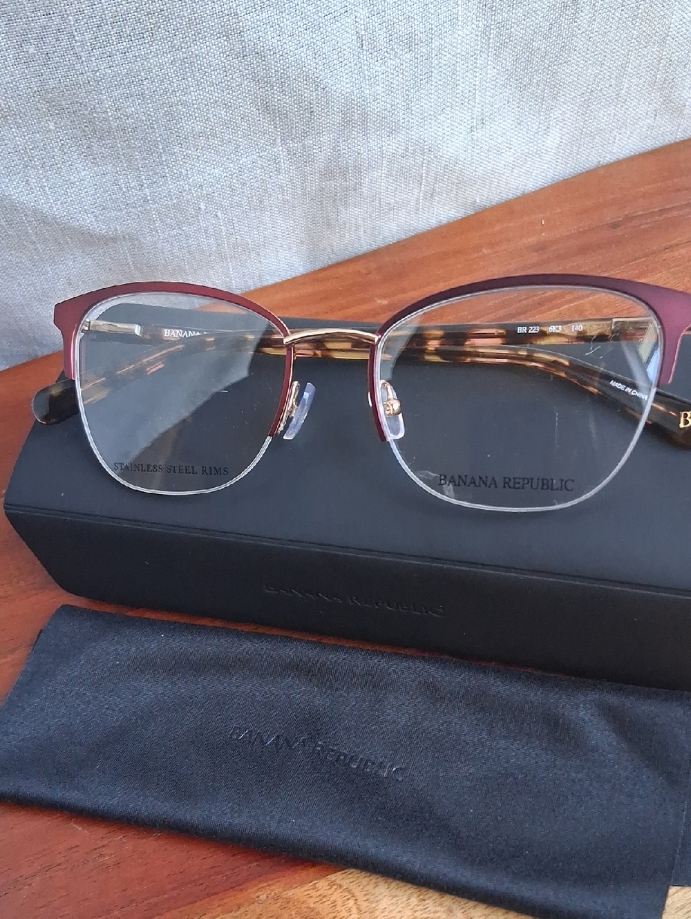 Banana Republic Lenses With Case